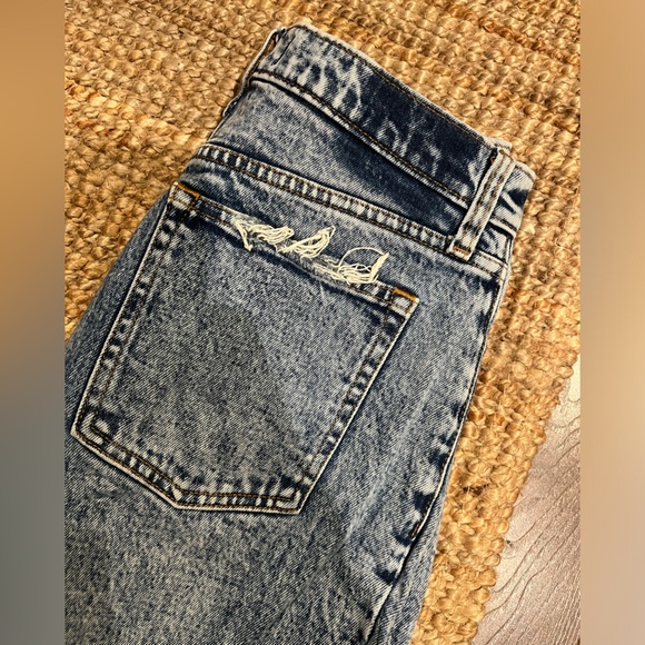 Abercrombie Curve Love High Rise Mom Jean - Picture 4 of 4